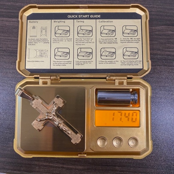 18 Karat Gold Filled Chunky Crucifix Pendant 17.4 Grams - Picture 6 of 6